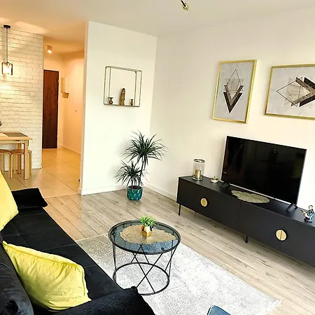 Bright - Comfy And Modern 50 M2 Flat With Private Bedroom